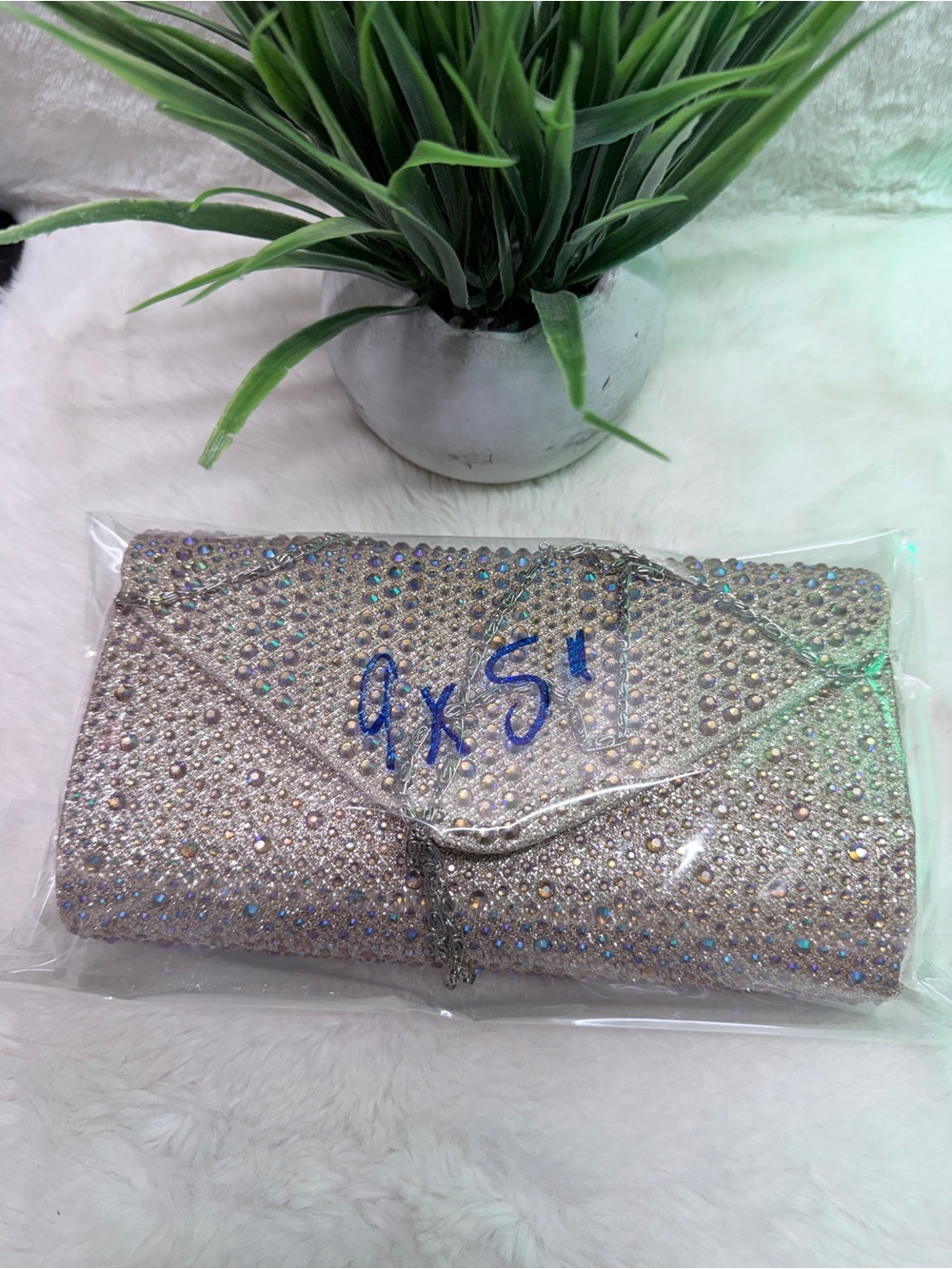 Elegant Crystal-Embellished Pink Colored Silver Evening Date Wedding Clutch ๐ - Picture 4 of 4